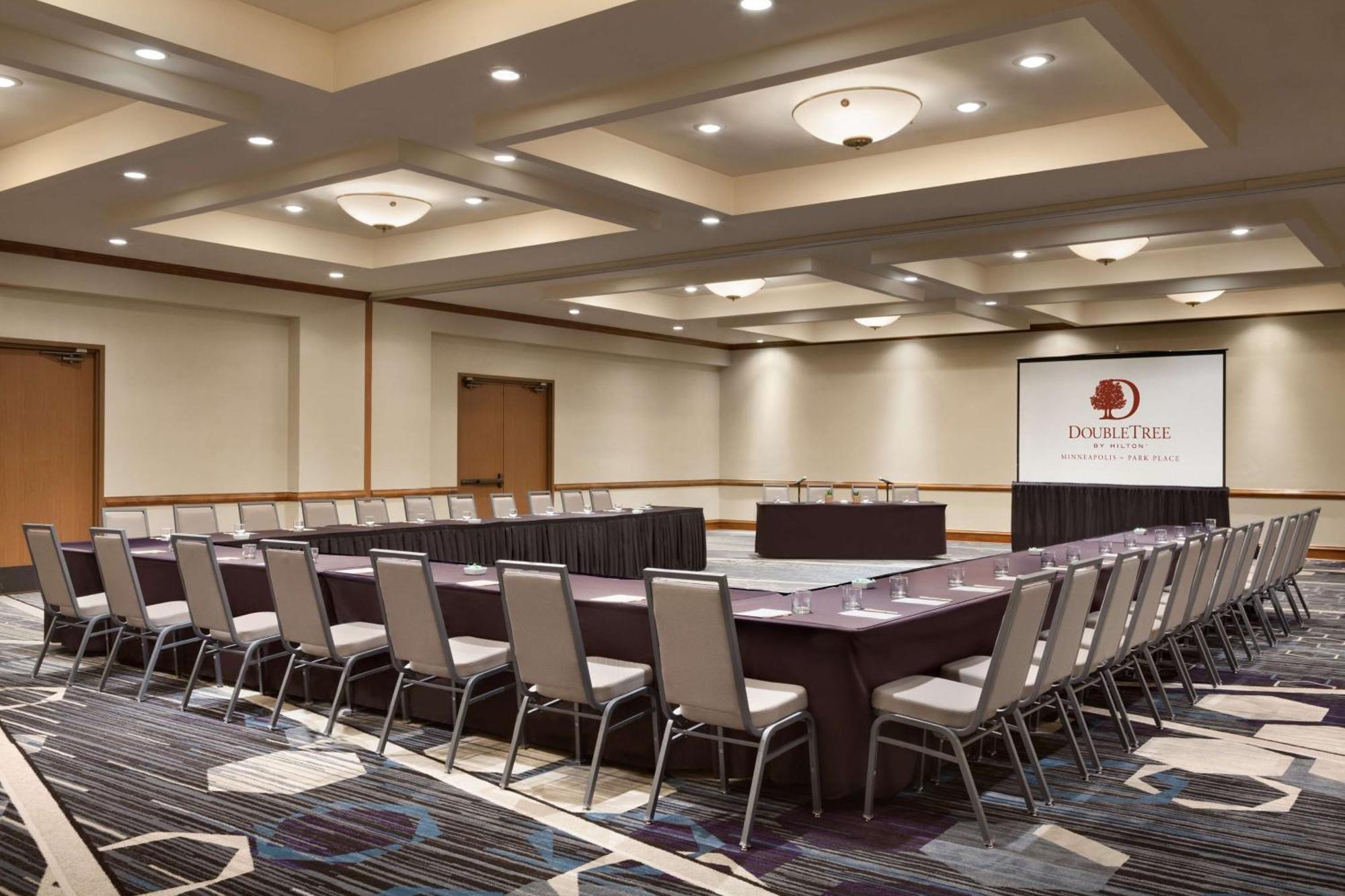Doubletree By Hilton Minneapolis Park Place Saint Louis Park Exteriör bild